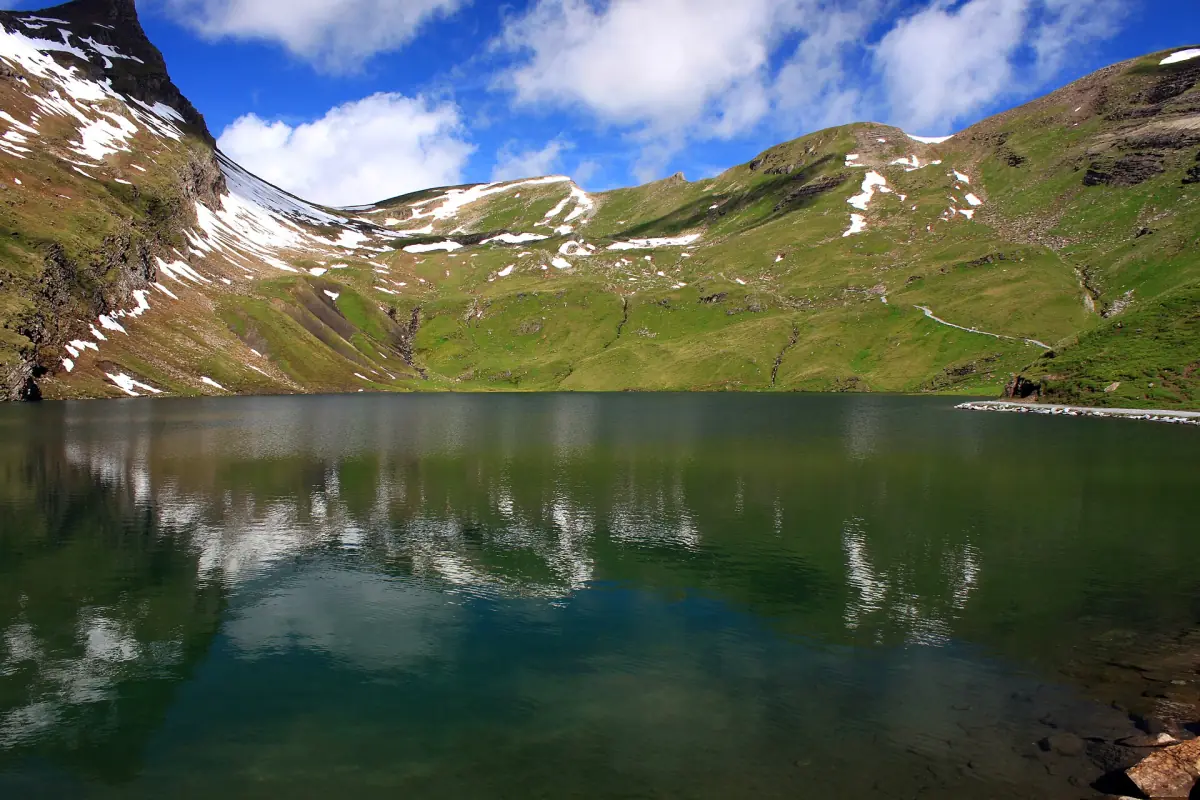The Bachalpsee mountain lake on the trail from Grindelwald First